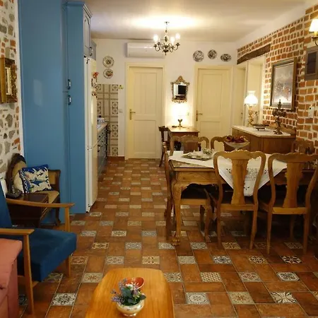 Apg Stonehouse * Ayos Nikolaos
